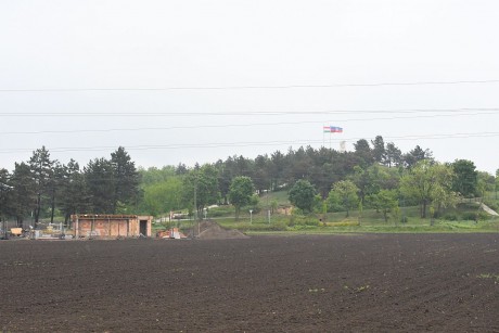 Nyilvános illemhely épül az Aranybulla lábánál